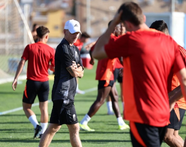 Abascal durante un entrenamiento de pretemporada (JORGE AZCOYTIA)