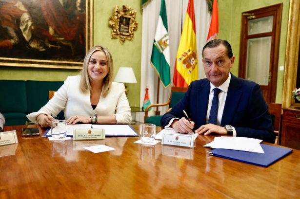 Amado y Carazo han firmado el acuerdo (AYTO. GRANADA)