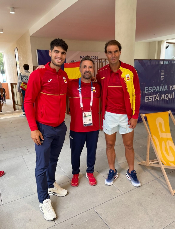 Mikel Zabala entre Carlos Alcaraz y Rafa Nadal (UGR)