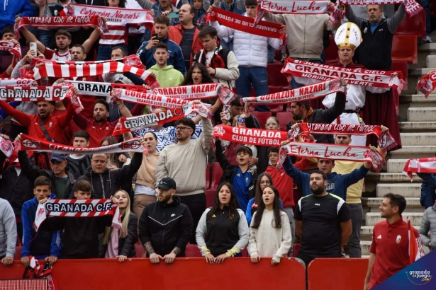 La afición del Granada volverá a apoyar al equipo en Segunda (JOSÉ M. BALDOMERO)