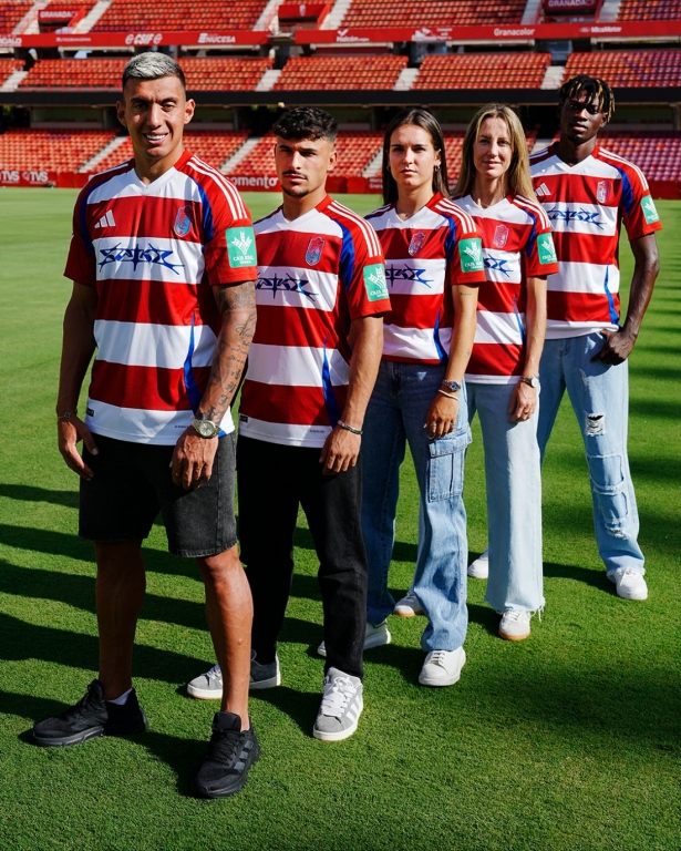 El Granada ha presentado su primera equipación (GRANADA CF)