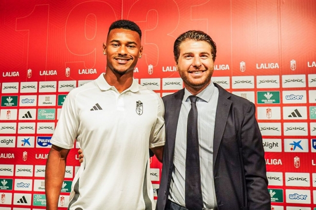 Tognozzi ha posado junto a Williams en la presentación del central (J. VELASCO)