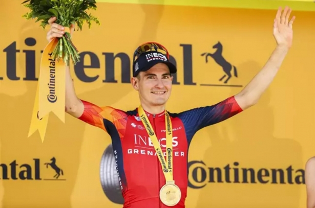 Carlos Rodríguez celebra la victoria conquistada en Morzine en el Tour de Francia 2023 (DAVID PINTENS/BELGA/DPA - ARCHIVO)