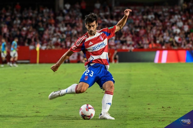 Trigueros organizó el juego del Granada (BALDOMERO)