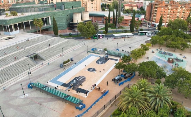 El baloncesto sale a las calles de Granada (POLICIA GR)