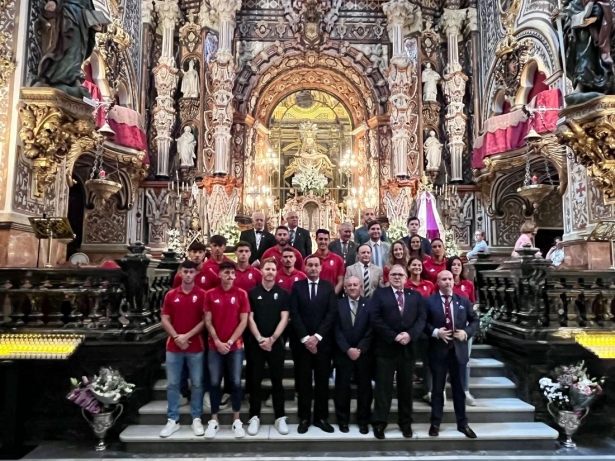 El Granada ha visitado a la patrona de Granada (JOSÉ VELASCO)