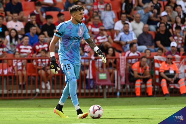 Marc Martínez en un momento del encuentro ante el Depor (JOSÉ M. BALDOMERO)