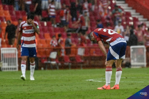 El equipo sigue sin ganar en Los Cármenes (JOSÉ M. BALDOMERO)