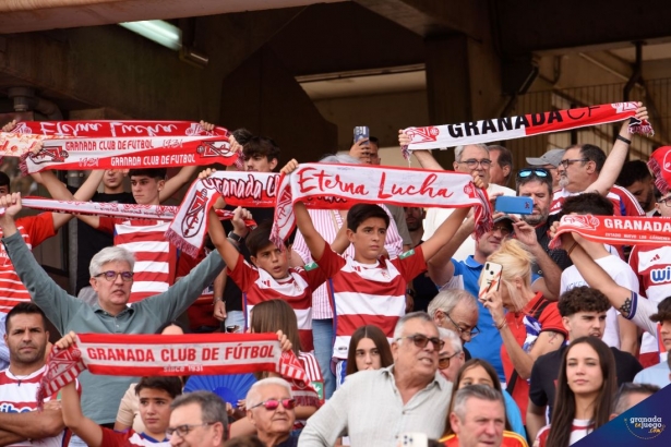 La afición rojiblanca respaldará al equipo en Elche (JOSÉ M. BALDOMERO)