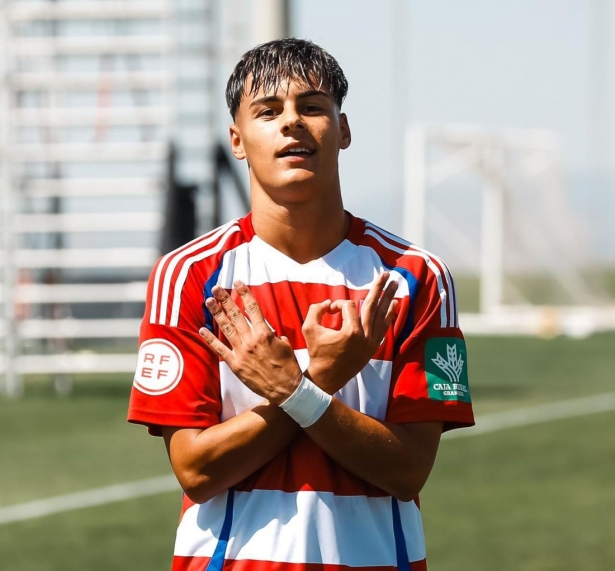 Samu Cortes está llamando la atención en el Recreativo (GRANADA CF)