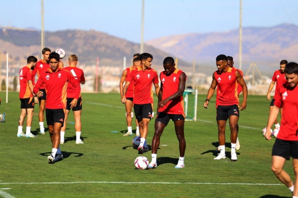Último entrenamiento de la semana antes de medirse al Burgos (J. AZCOYTIA)