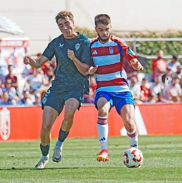 El Recre se tuvo que conformar con el empate (GRANADA CF)