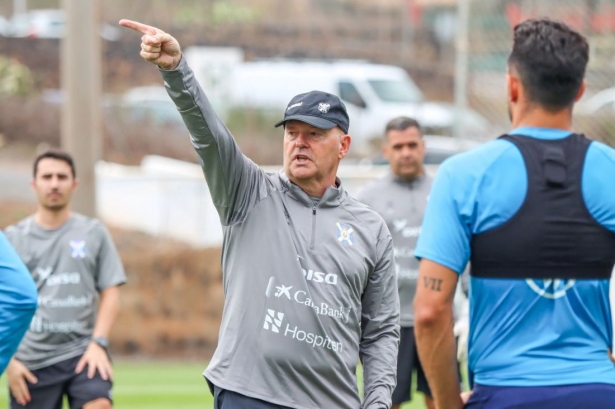 Pepe Mel está intenado sacar al Tenerife de la zona baja (TENERIFE CF)