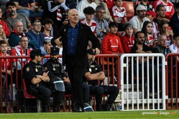 Mel ha terminado decepcionado con la imagen de su equipo (JOSÉ M. BALDOMERO)