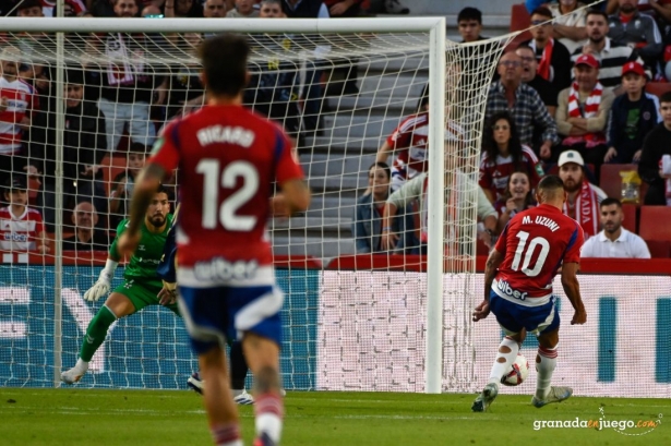 Uzuni firmó un doblete ante el Tenerife (JOSÉ M. BALDOMERO) 
