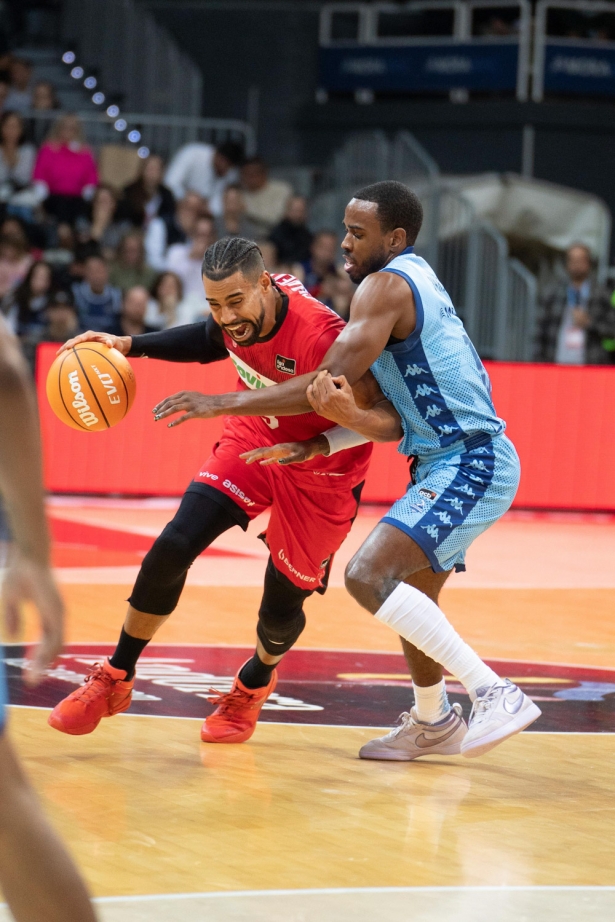 Gian Clavell interna zafarse de su defensor (MORABANC ANDORRA)