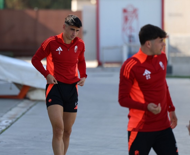 Rubén Sánchez llega a tiempo para el partido (J. AZCOYTIA)