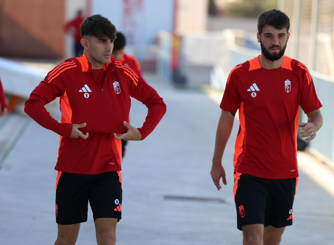 Juanma y Lucas Pérez, dos de los canteranos que se han puesto a las órdenes de Escribá (J. AZCOYTIA) Juanma y Lucas Pérez, dos de los canteranos que se han puesto a las órdenes de Escribá (J. AZCOYTIA)