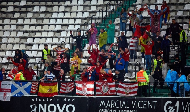 La afición rojibñanca siempre acompaña al equipo (LOF)