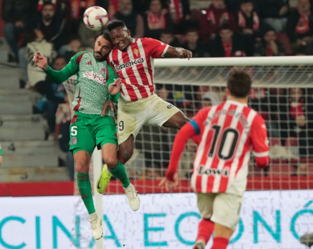 Insua peleó sin descanso contra los atacantes rivales (LOF)