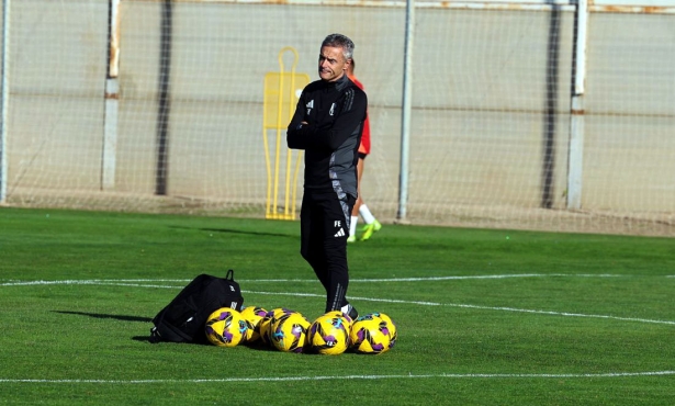 Escribá durante un entrenamiento en la Ciudad Deportiva (J. AZCOYTIA)