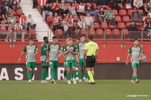 Villar volvió a ejercer como motor del Granada (LALIGA)