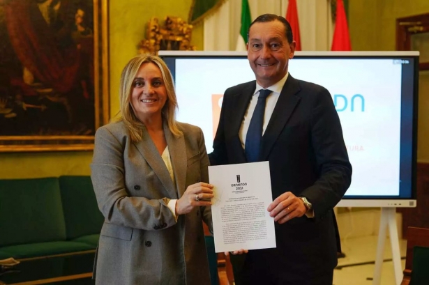 Carazo y Amado han rubricado el acuerdo (GRANADA CF)