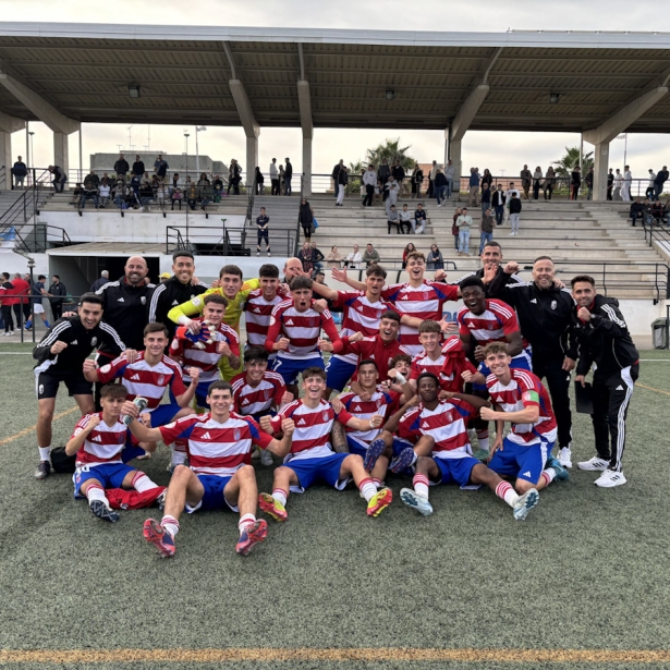 El juvenil del Granada CF celebra su clasificación para la Copa del Rey (GCF) 