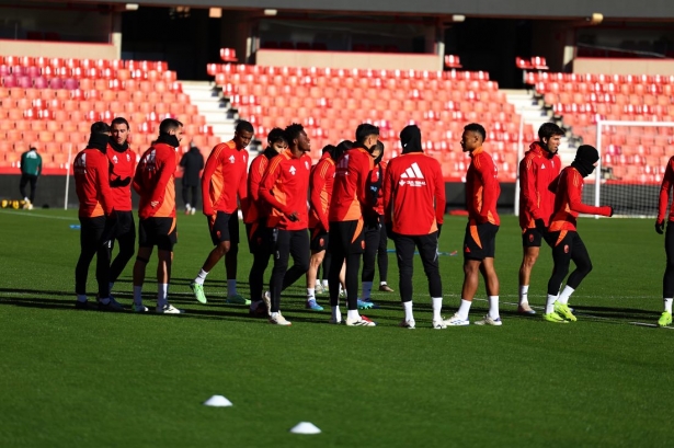 El equipo entrenará a puerta abierta en Los Cármenes (J. AZCOYTIA)