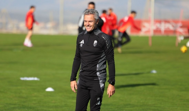 Escribá está centrado en el partido contra el Levante (J. AZCOYTIA)