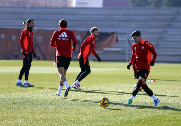 Carlos Neva durante un entrenamiento tras superar su última lesión (J. AZCOYTIA)