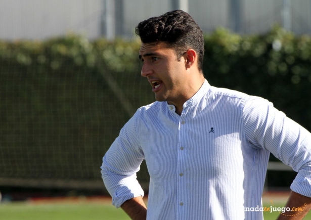 Arturo Ruiz, muy satisfecho con el trabajo de sus jugadoras (J. PALMA)