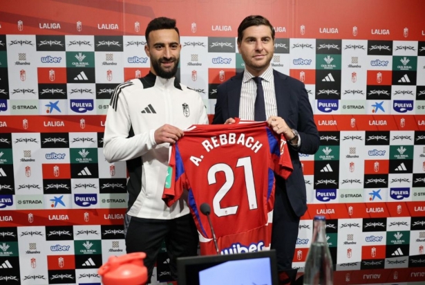 Abde ha posado como nuevo jugador del Granada (JOSÉ ANDRÉS FERNÁNDEZ)