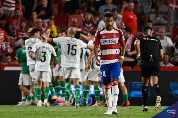 El Huesca se impuso por 1-3 en Los Cármenes (JOSÉ M. BALDOMERO)