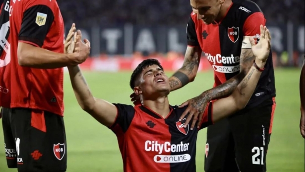 Agustín Juárez celebrando su primer gol con Newll`s (TyC SPORTS)