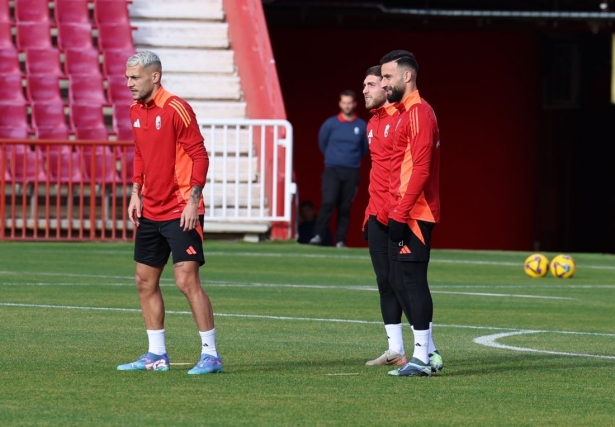 Abde y Stoichkov se estrenen en una convocatoria con el Granada (J. AZCOYTIA)
