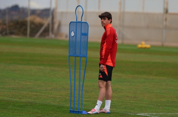 Pablo Sáenz sigue entrenando a la espera de cerrar su cesión (J. AZCOYTIA)