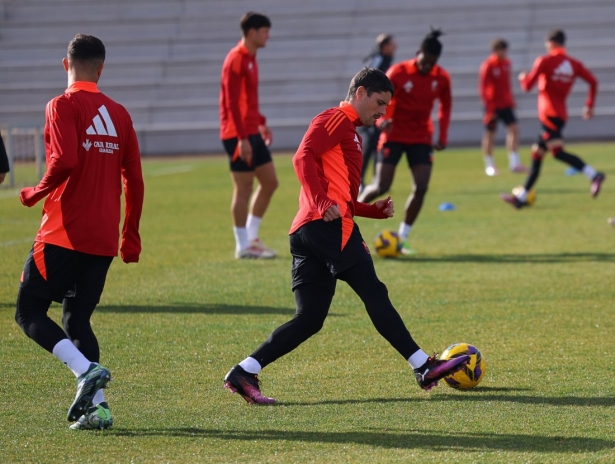 Sergio Ruiz ha entrenado con normalidad, al igual que Insua (J. AZCOYTIA)