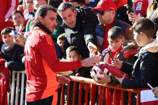 Ignasi Miquel, a un paso de salir (J. AZCOYTIA)