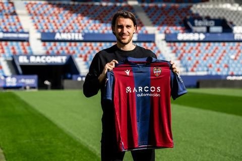 Miquel ya luce sus nuevos colores (LEVANTE)