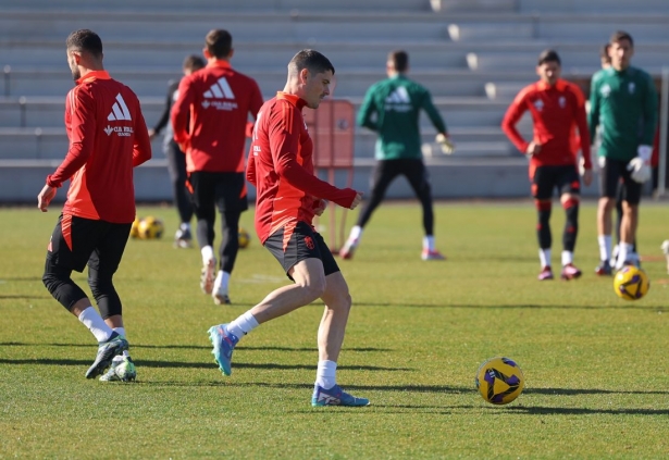 Sergio Ruiz comenzó la sesión con el grupo (J. AZCOYTIA)