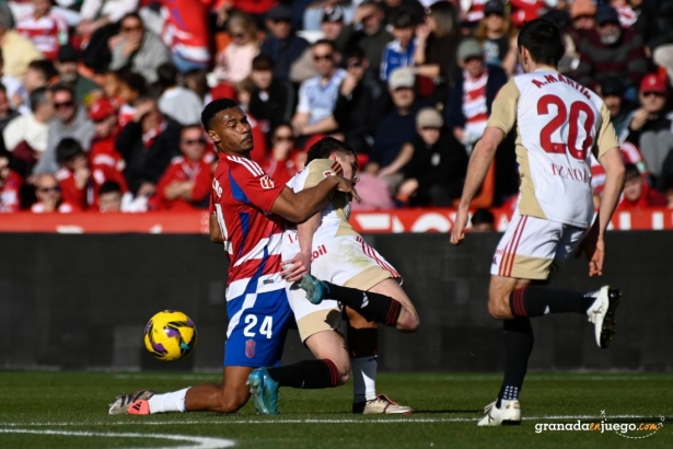 Williams volvió a ser de los más destacados ante el Mirandés (JOSÉ M. BALDOMERO)