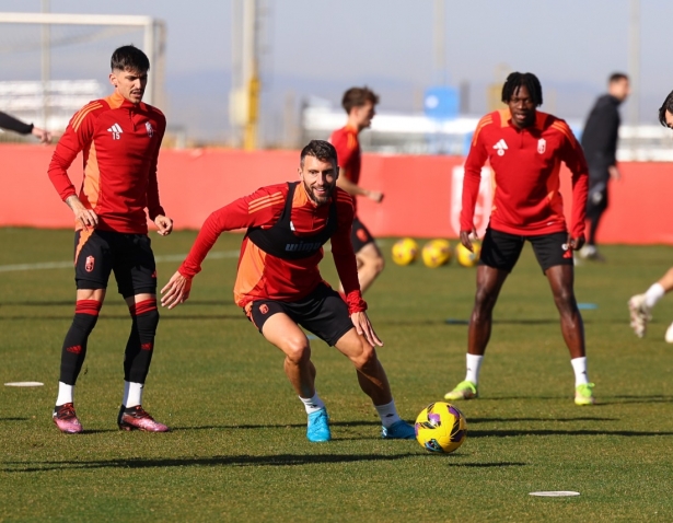 Borja Bastón podría debutar con el Granada en Huesca (J. AZCOYTIA)