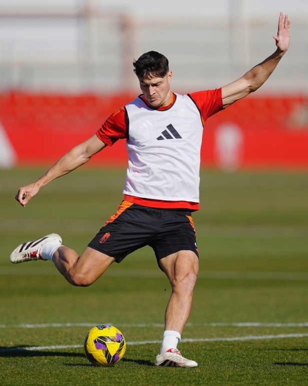 Rubio ha vuelto a la titularidad (GRANADA CF)