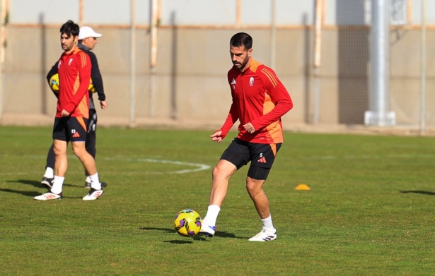Insua está de vuelta tras perderse varias jornadas (J. AZCOYTIA)