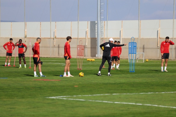 Los titulares se han quedado en el gimnasio (J. AZCOYTIA)