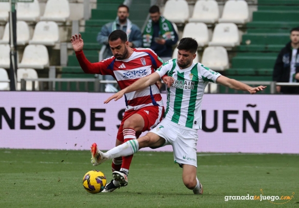 Insua no pelea por un balón con Theo Zidane (LOF)