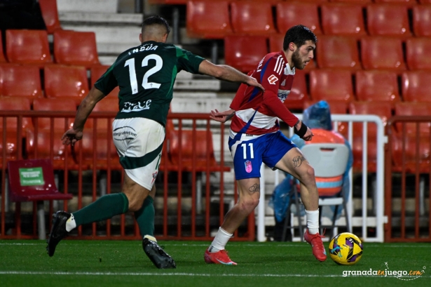 Tsitaishvili, uno de los jugadores locales más destacados, en una acción del partido (JOSÉ M. BALDOMERO)