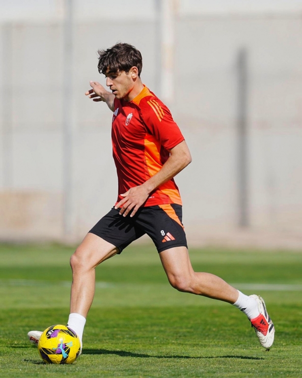 Villar regresa al once con la misión de reivindicarse (GRANADA CF)