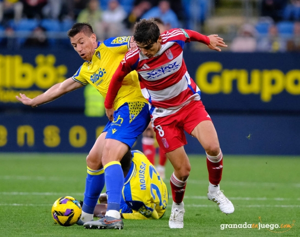 El Granada CF perdió en su última salida en el campo del Cádiz CF (LOF)